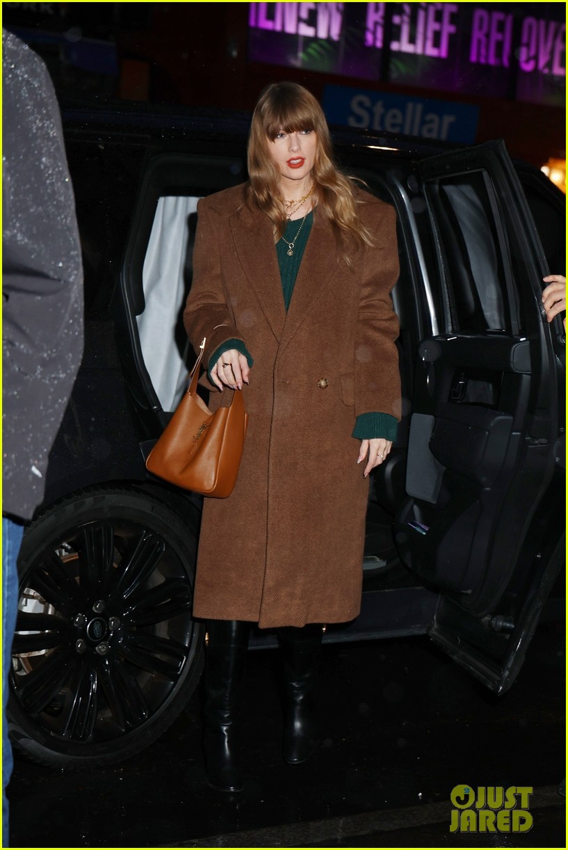 Taylor Swift Braves Rainy Weather for LateNight Studio Session in NYC