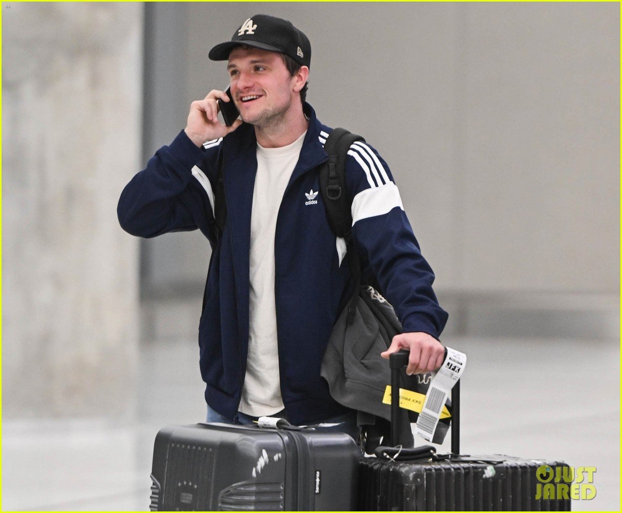 Josh Hutcherson Reveals What Jennifer Lawrence Texted Him Amid His(02)