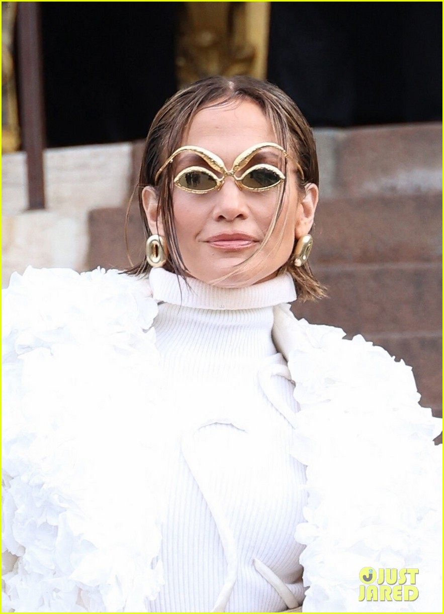 Zendaya (with a Blunt Bang), Jennifer Lopez, Hunter Schafer & Many More(02)