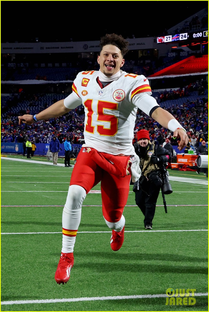 Patrick Mahomes Surpasses a Playoff Record Previously Held By Tom Brady