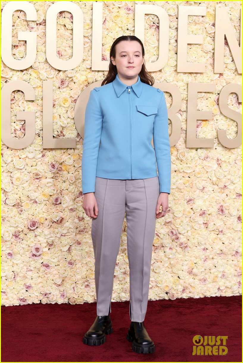 'The Last of Us' Star Bella Ramsey Poses in Blue at Golden Globes 2024
