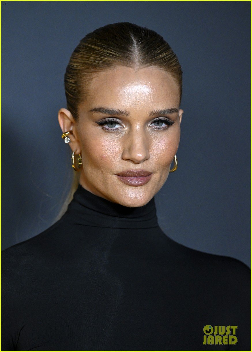 Rosie Huntington-Whiteley Supports Jason Statham at 'The Beekeper' Premiere: Photo 5002175