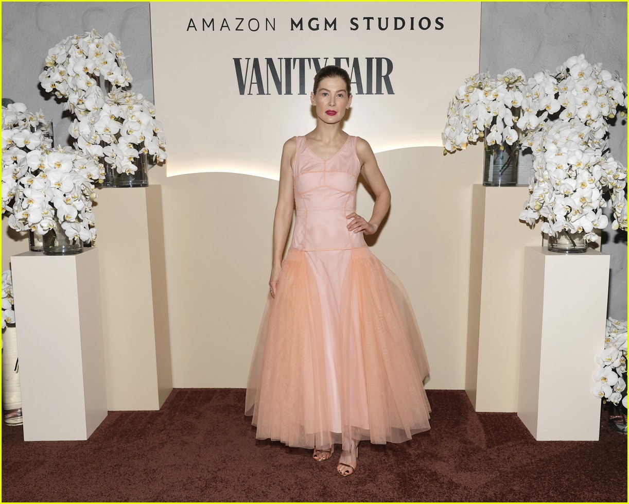Inside Vanity Fair & Amazon/MGM's PreGolden Globes Party See Photos