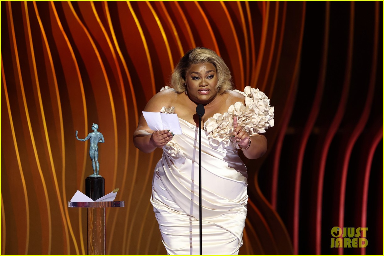 The Holdovers' Da'Vine Joy Randolph Gives Touching Speech to Accept