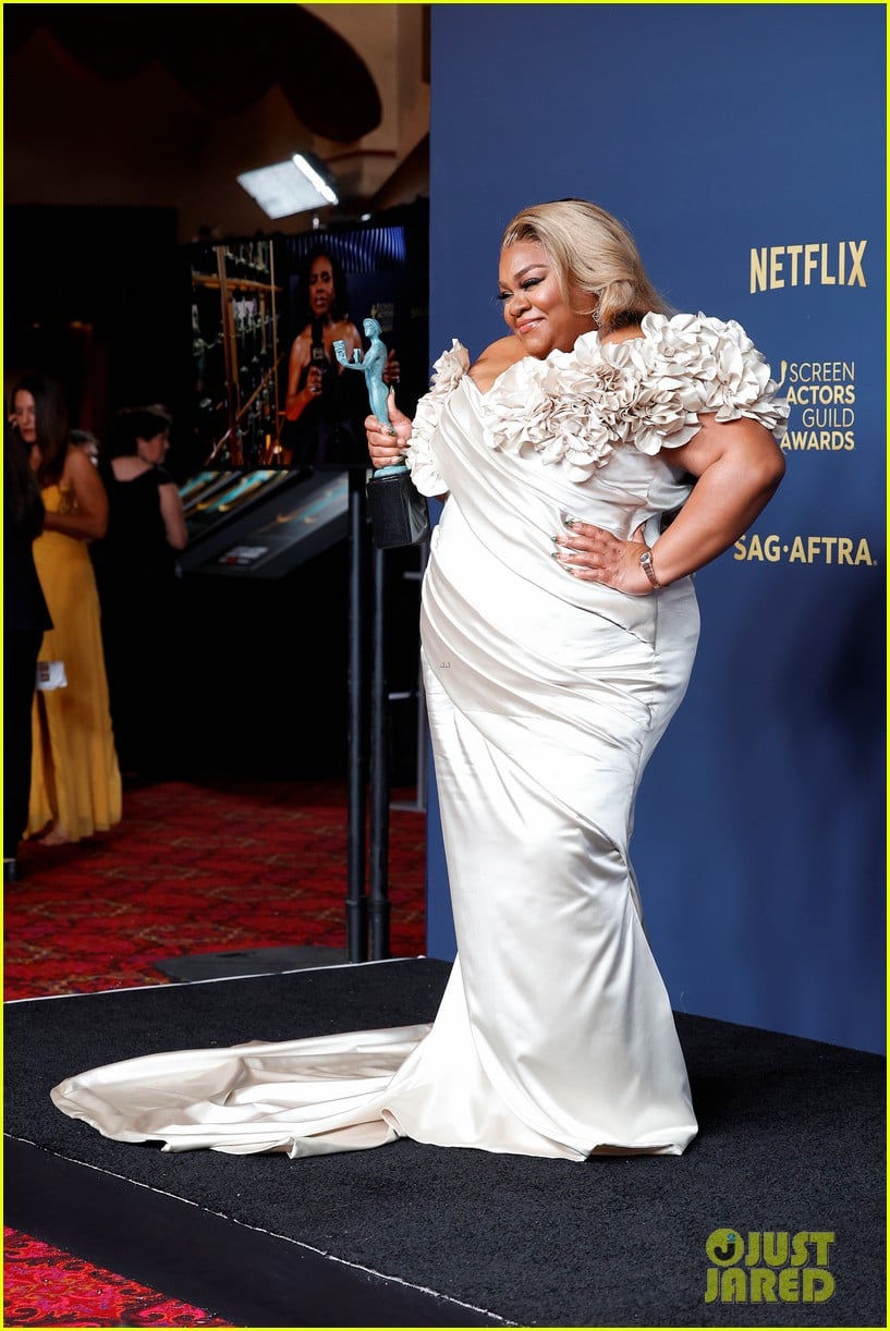 The Holdovers' Da'Vine Joy Randolph Gives Touching Speech to Accept