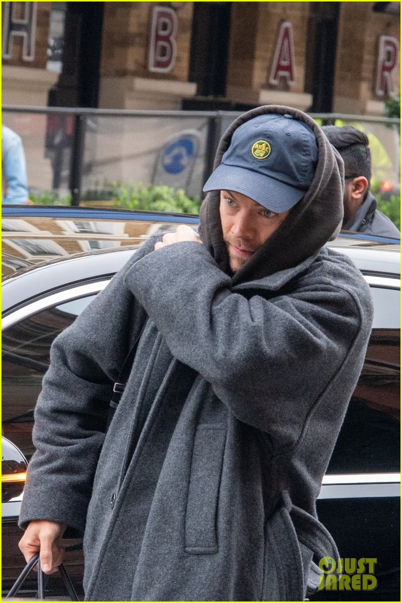 Harry Styles Keeps Low Profile While Boarding Train to Paris