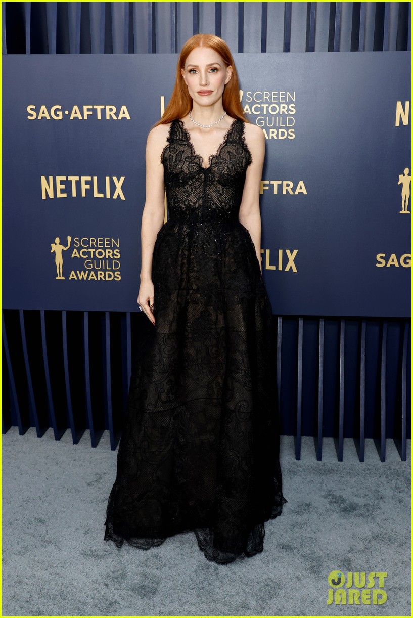 Jessica Chastain Wows in Black Lace & Diamonds at SAG Awards 2024