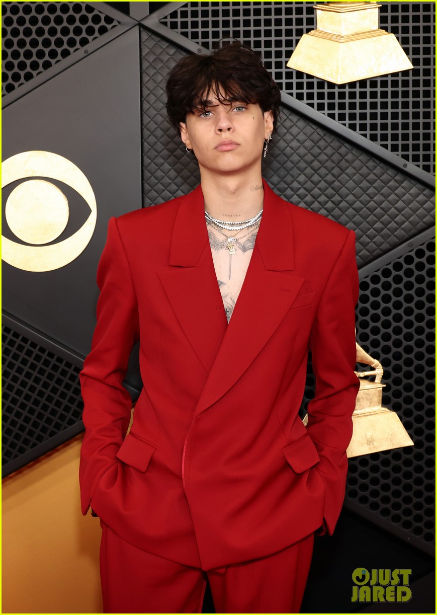 Landon Barker Wears Red Suit to Grammys 2024, Reveals Reason Why He(02)