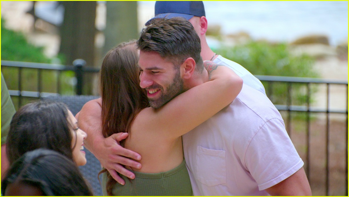 New 'Love Is Blind' Trailer Teases Love Triangle, Lack of Intimacy