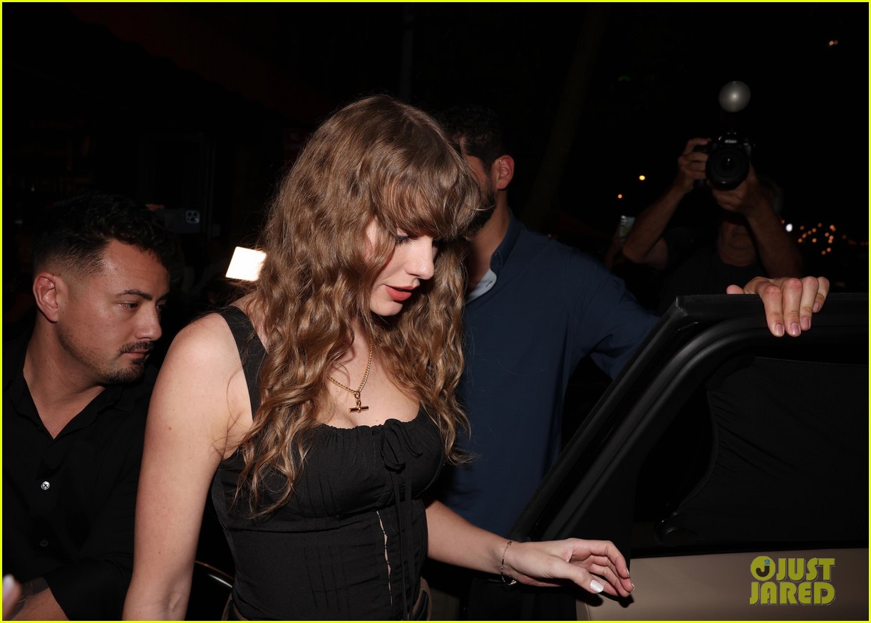 Taylor Swift Grabs Dinner with Sabrina Carpenter in Sydney Photo