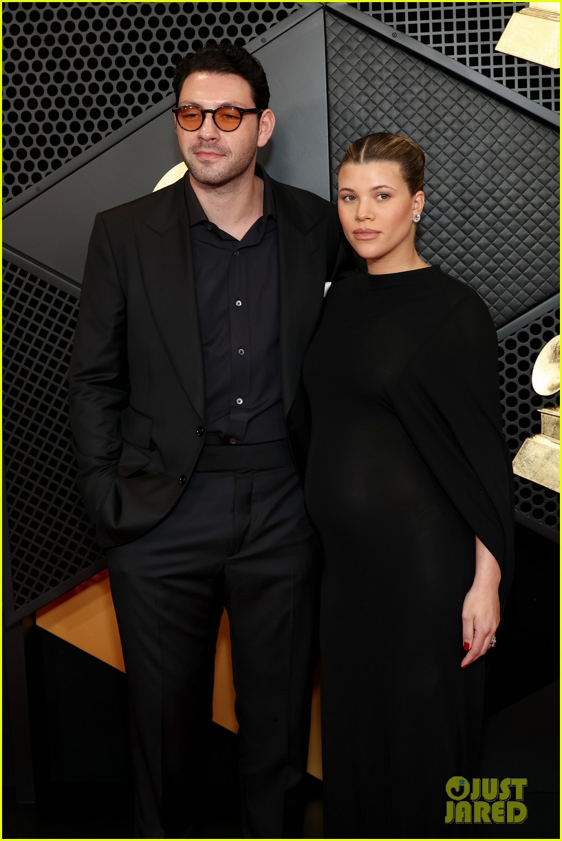 Pregnant Sofia Richie Grainge Rocks Sleek Black Look With Husband