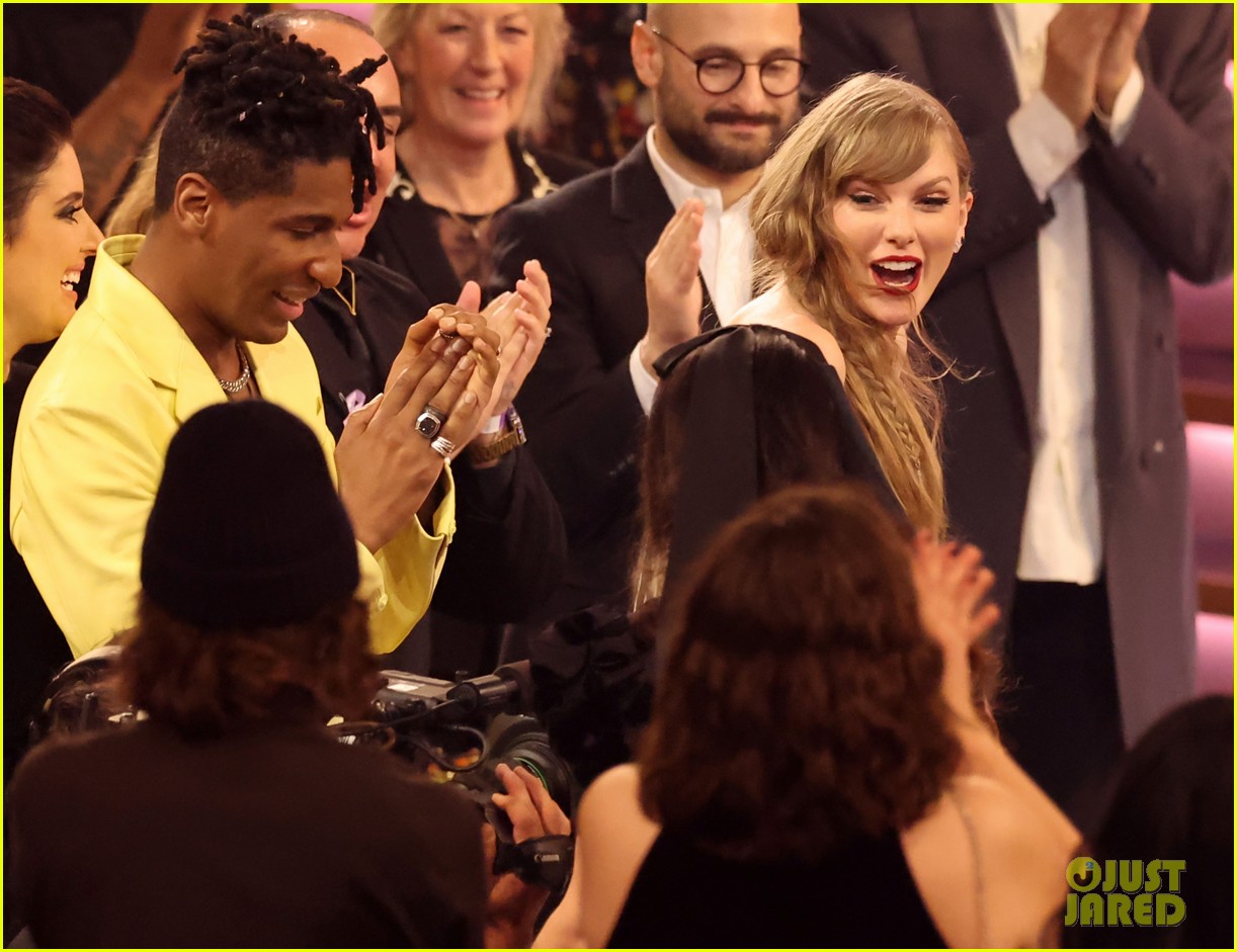 taylor swift wins album of the year 04