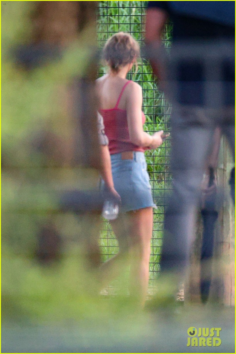 Taylor Swift & Travis Kelce Spotted at Sydney Zoo, Photos Show Them Touring with Sabrina
