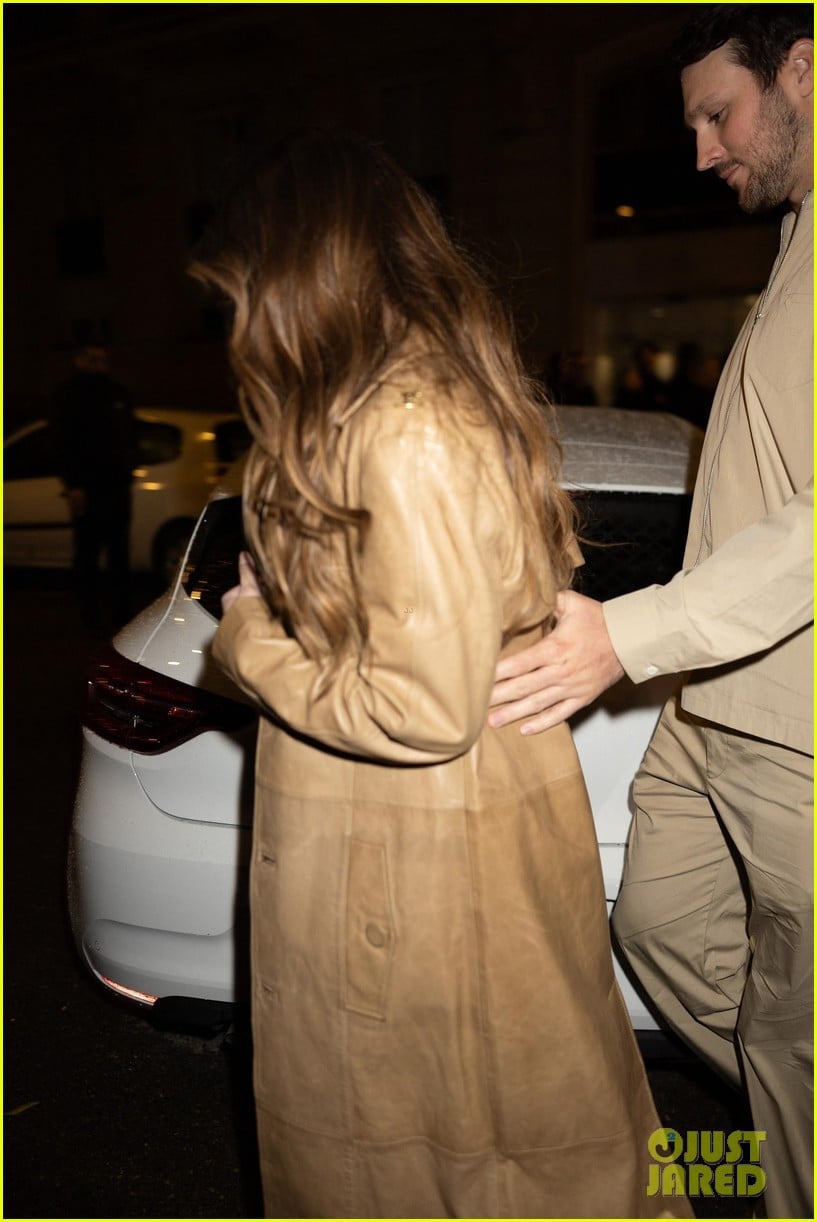 Hailee Steinfeld & Boyfriend Josh Allen Photographed Together in Rare