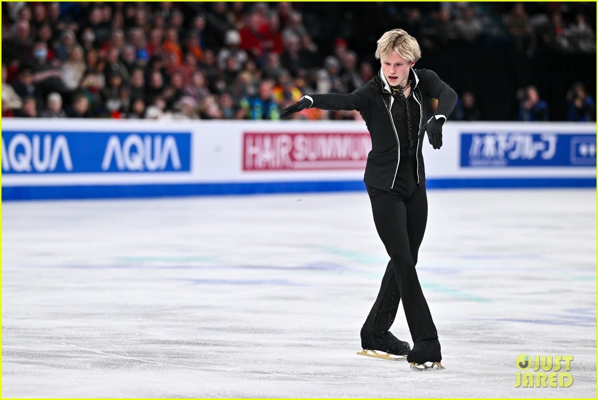 19YearOld Ilia Malinin Performs Ice Skating Routine to 'Succession