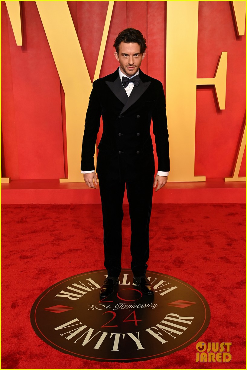 'Wicked' Stars Jonathan Bailey & Jeff Goldblum Arrive in Style for