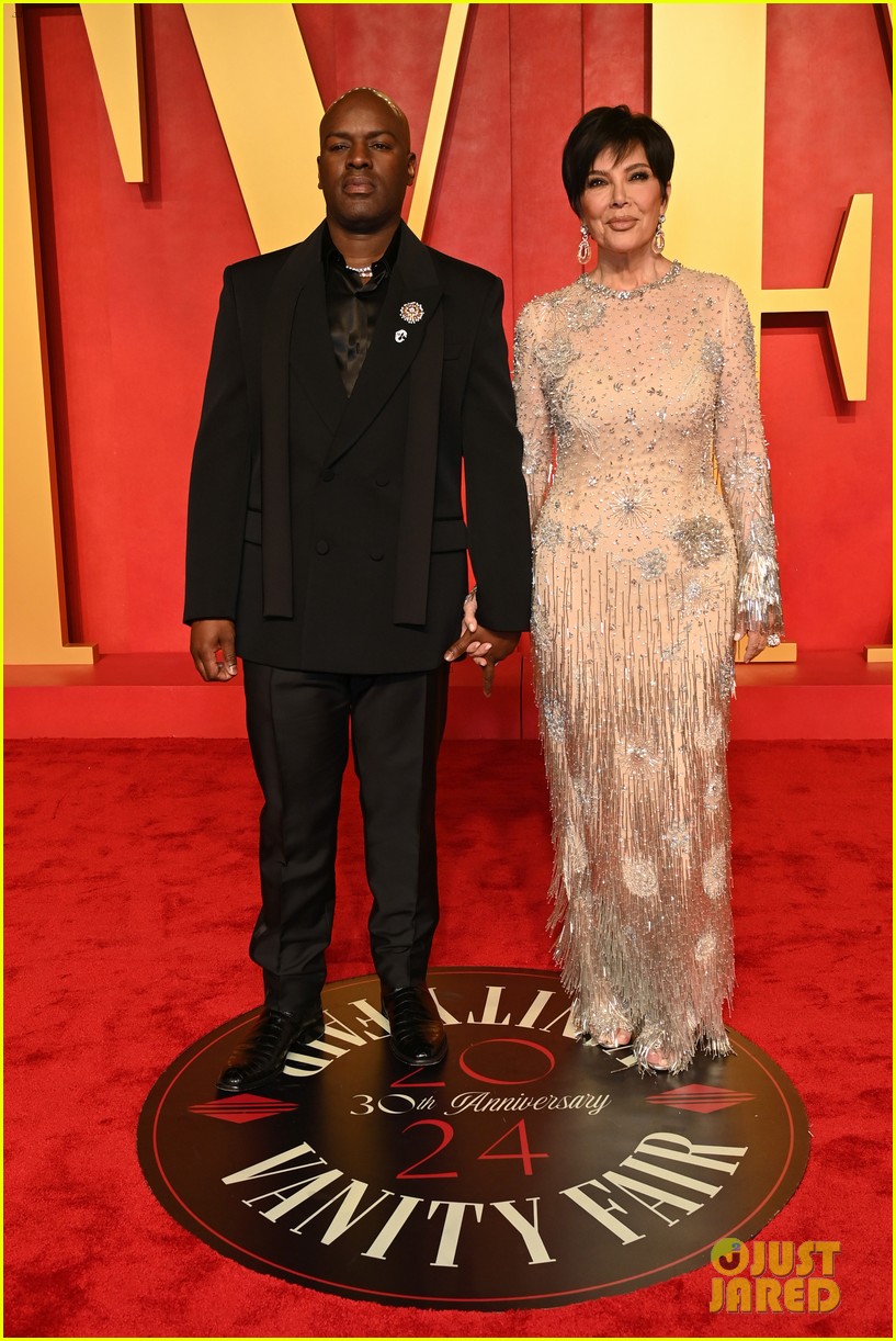 Kendall & Kylie Jenner Join Mom Kris Jenner at Vanity Fair Oscars Party