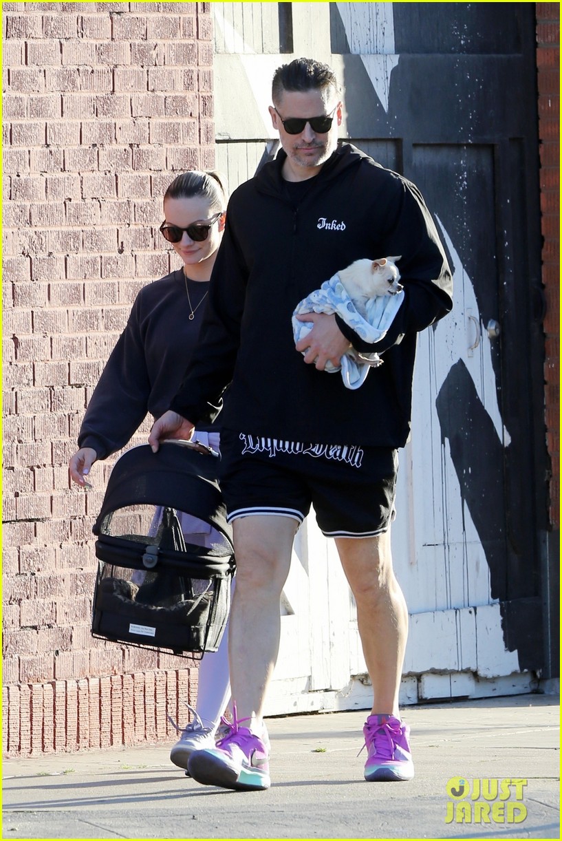 Joe Manganiello & Caitlin O'Connor Going Strong, Couple Takes His Dog(01)