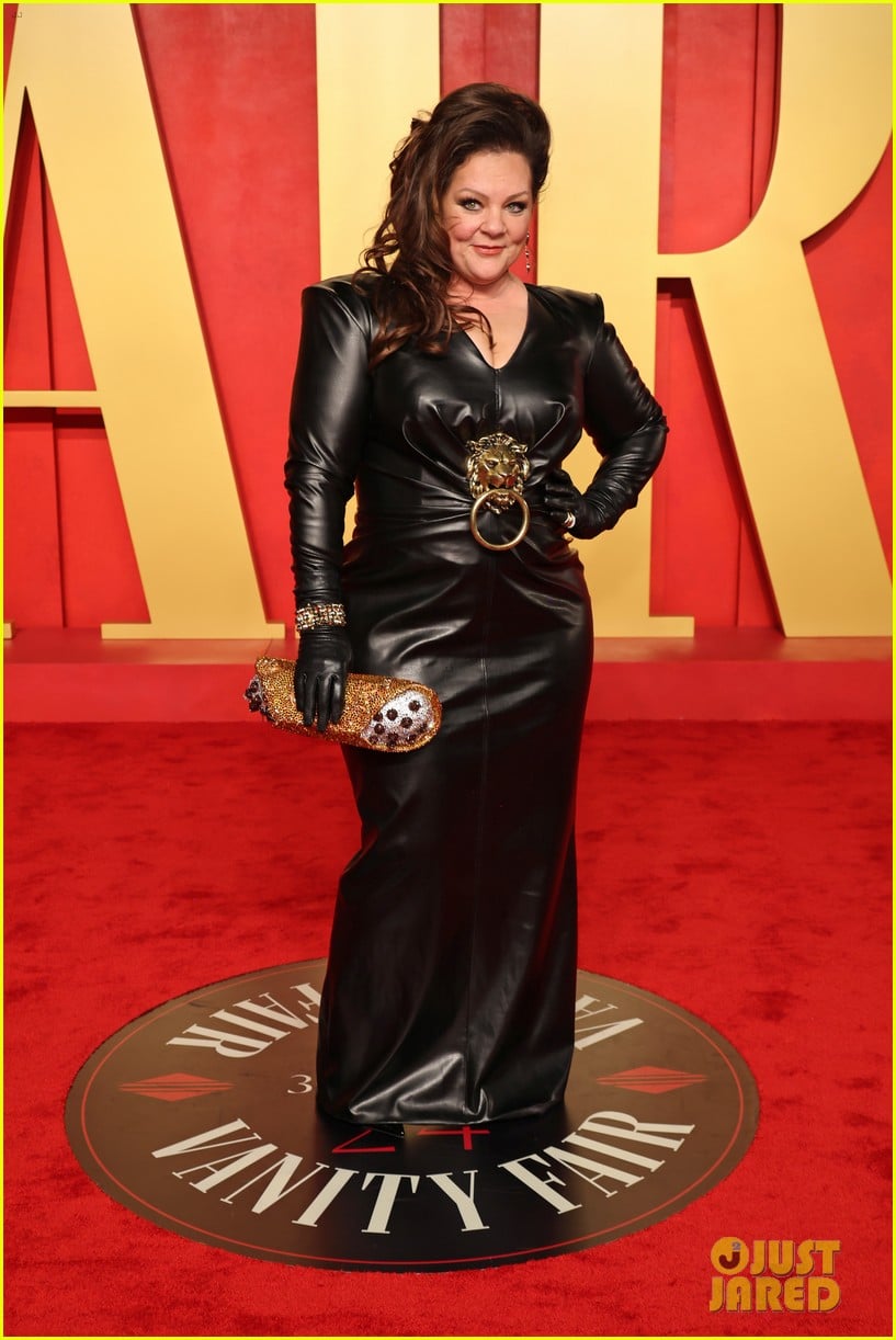 Melissa McCarthy Brings Cannoli Purse to Vanity Fair Oscars Party 2024