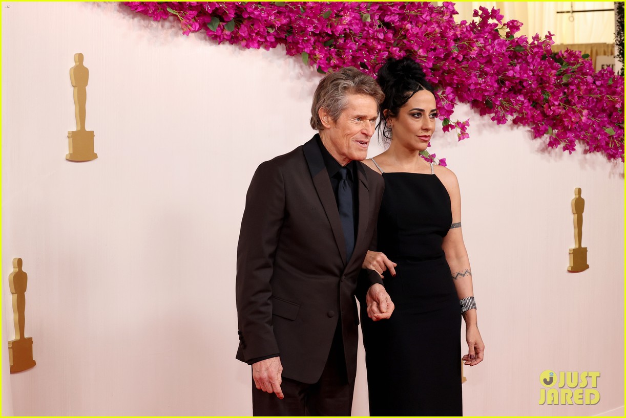 'Poor Things' Stars Mark Ruffalo, Willem Dafoe, Ramy Youssef & Director