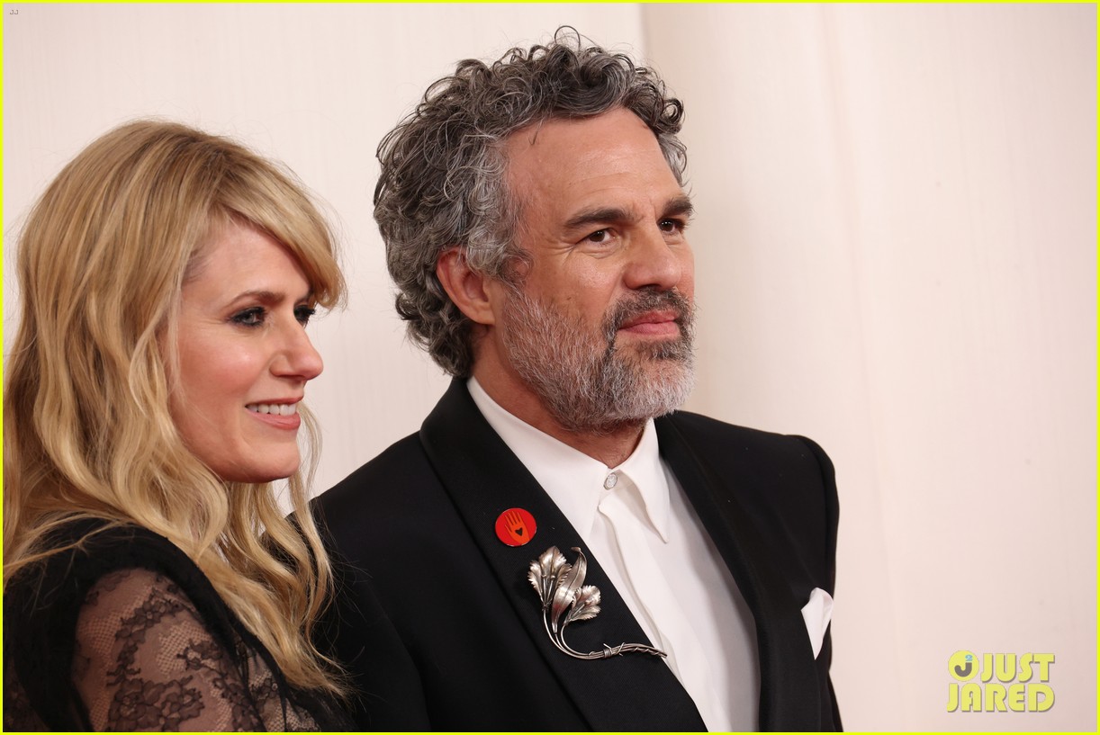 'Poor Things' Stars Mark Ruffalo, Willem Dafoe, Ramy Youssef & Director