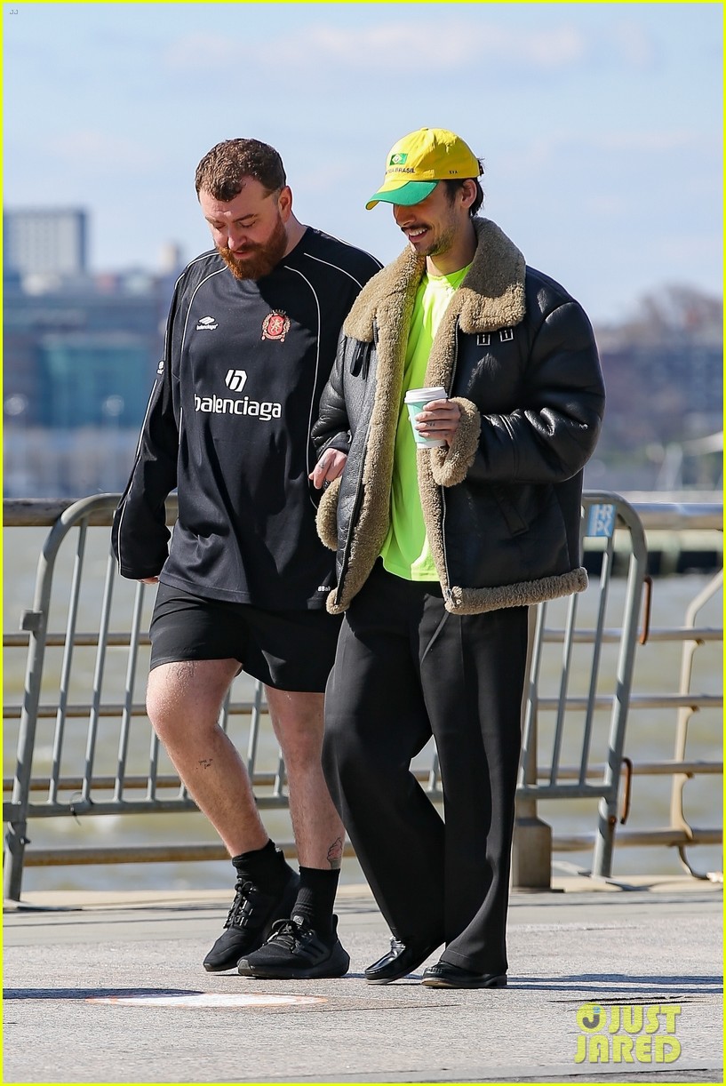 Sam Smith & Boyfriend Christian Cowan Cozy Up During NYC Outing: Photo ...