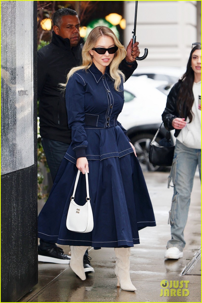 Sydney Sweeney Braves Rainy Weather While Heading to &lsquo;SNL&rsquo; Studios