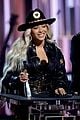 beyonce honored at iheartradio music awards with innovator award 02