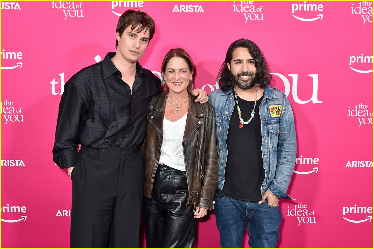 Anne Hathaway Didn't Like Nicholas Galitzine's 'Frosted Tips' When They(02)