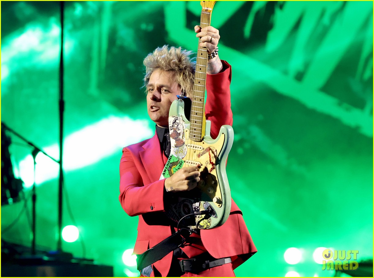 Avril Lavigne Honors Green Day with Landmark Award While Introducing