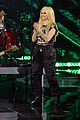 avril lavigne honors green day at iheartradio music awards 02