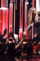 avril lavigne honors green day at iheartradio music awards 05