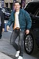 orlando bloom brings his cute puppy to late show taping 03