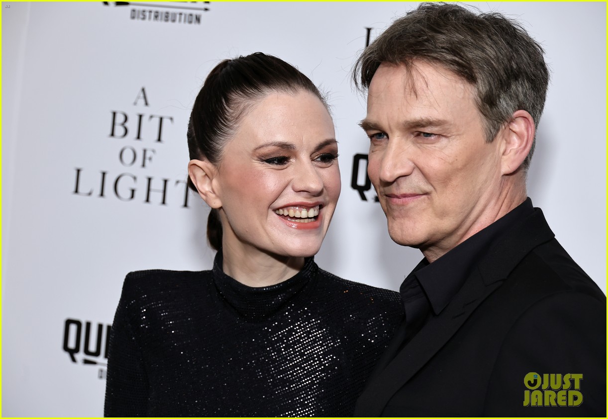 Anna Paquin Walks with Cane at 'A Bit of Light' Premiere, Reason Why
