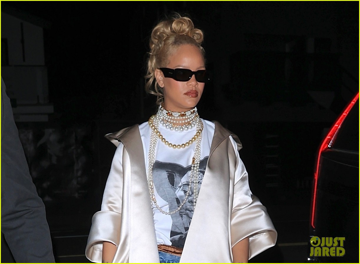 rihanna out to dinner santa monica 015028955