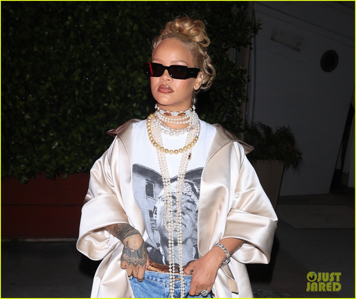 rihanna out to dinner santa monica 015028955