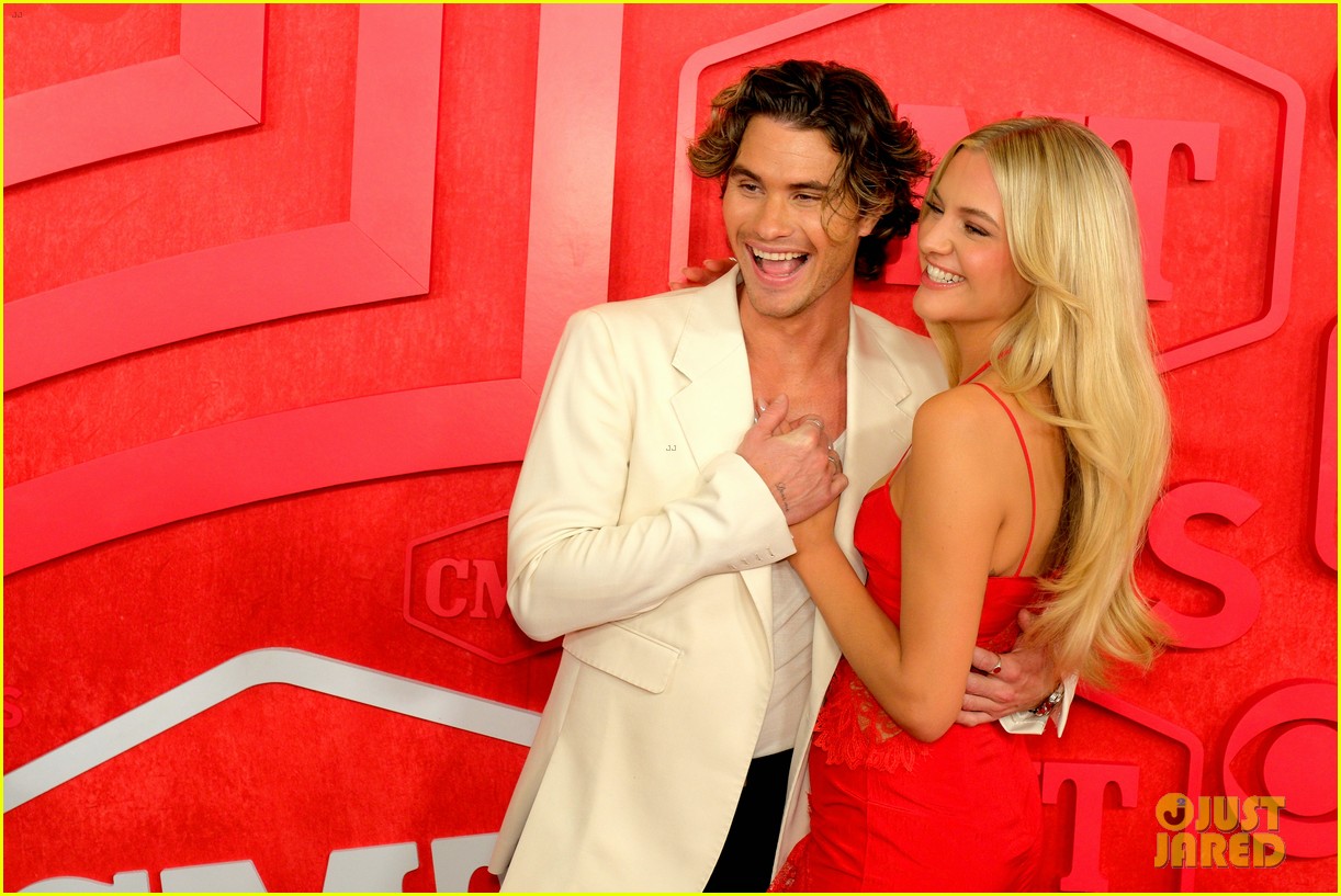 Kelsea Ballerini Hits Red Carpet With Boyfriend Chase Stokes Ahead of