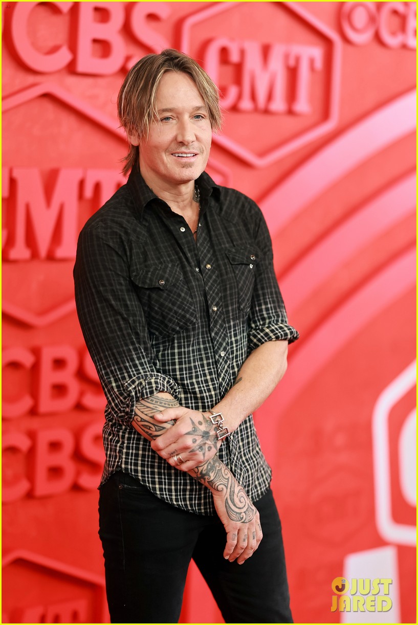 Keith Urban Gets Set for CMT Music Awards 2024 Performance Sans Wife(01)