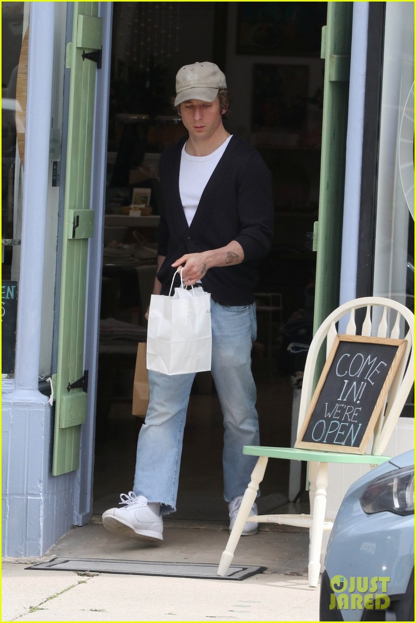 Jeremy Allen White Steps Out in Studio City During Day Off From Filming