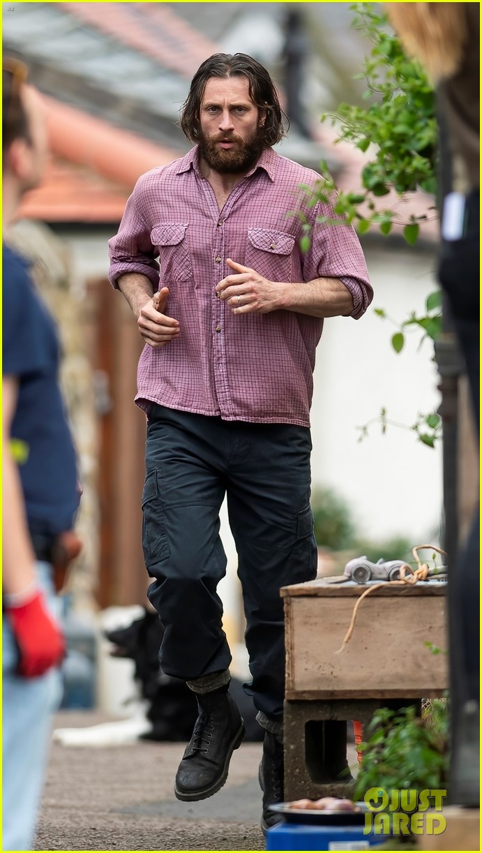 Aaron Taylor-Johnson Spotted Filming '28 Years Later' Movie, Makes a Run For It!: Photo 5045871 | 28 Years Later, Aaron Johnson, Aaron Taylor Johnson Photos - Vimarsana News