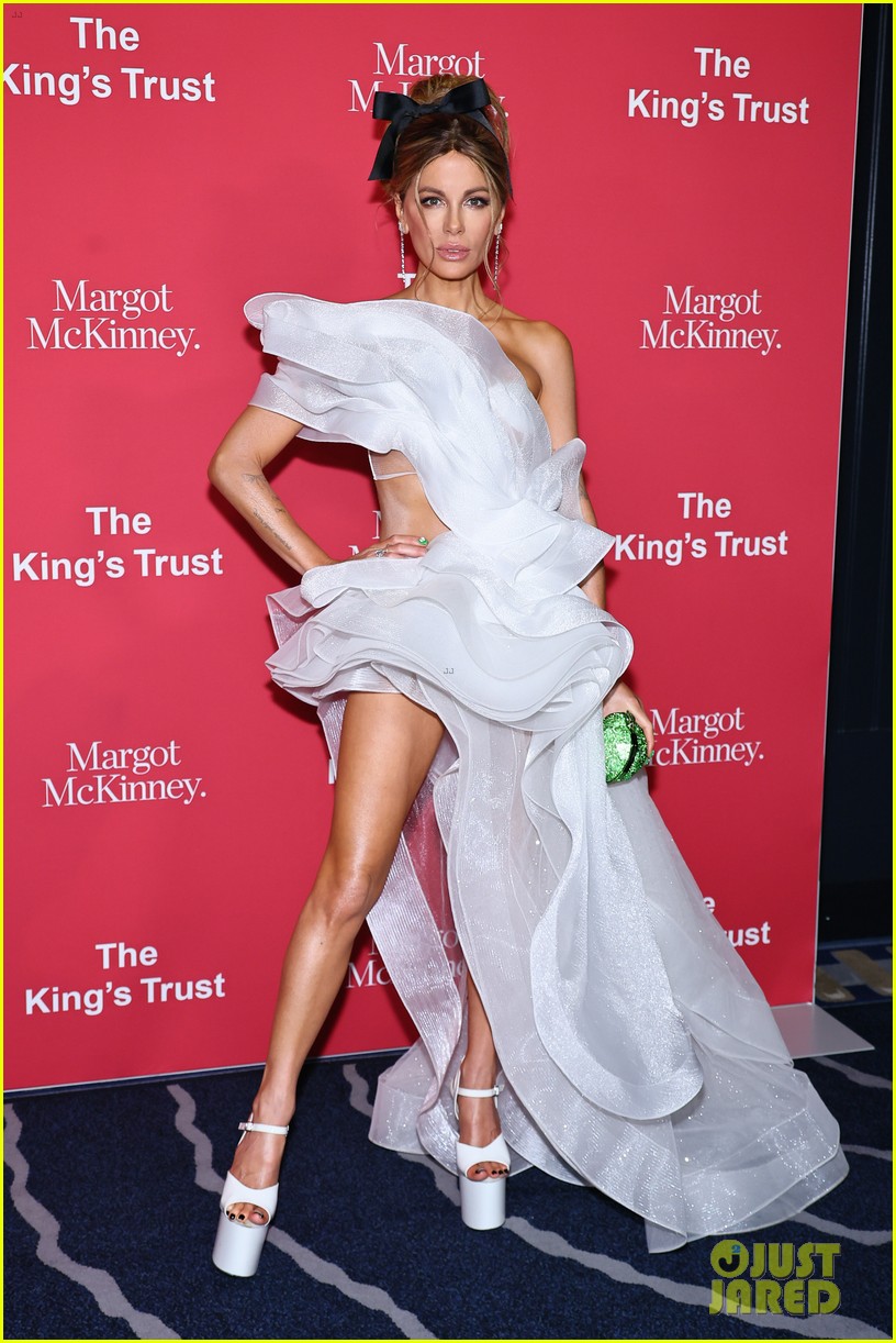 Kate Beckinsale Bares Lots of Leg in Red Carpet Return After Recent