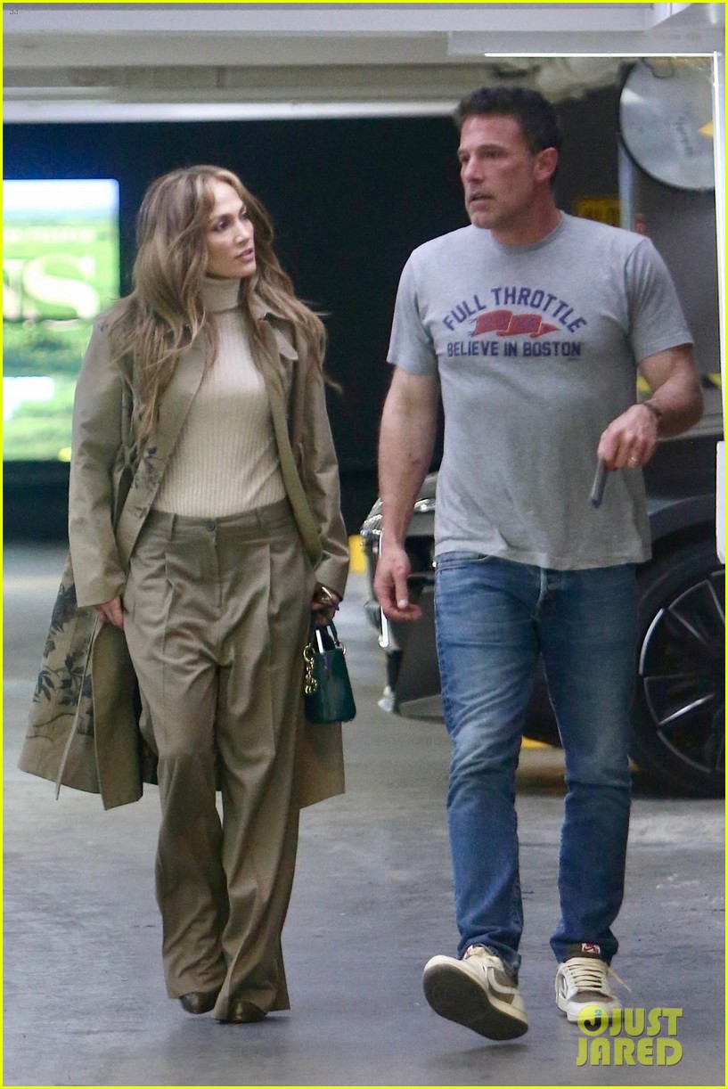 Jennifer Lopez & Ben Affleck Both Wear Wedding Rings, Spotted Leaving