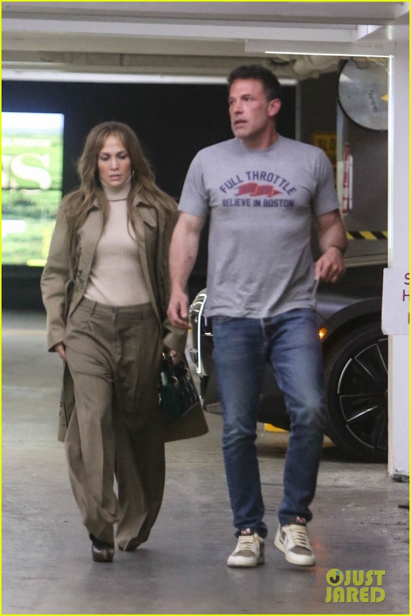 Jennifer Lopez & Ben Affleck Both Wear Wedding Rings, Spotted Leaving