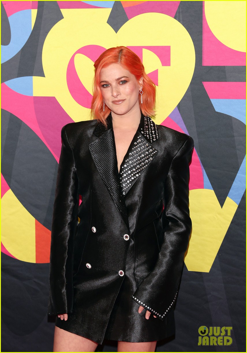 Blake Shelton Gets Support from Wife Gwen Stefani as He's Honored at