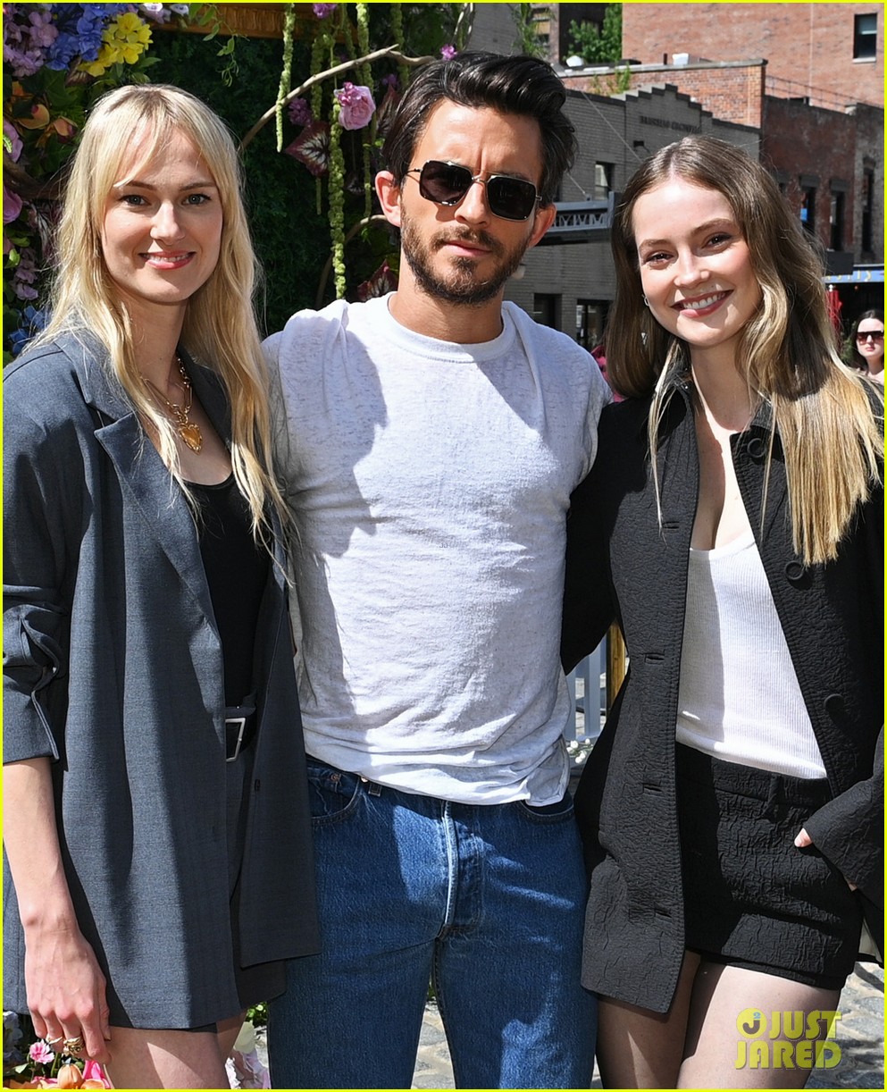 Jonathan Bailey Joins Jessica Madsen & Hannah Dodd at ‘Bridgerton