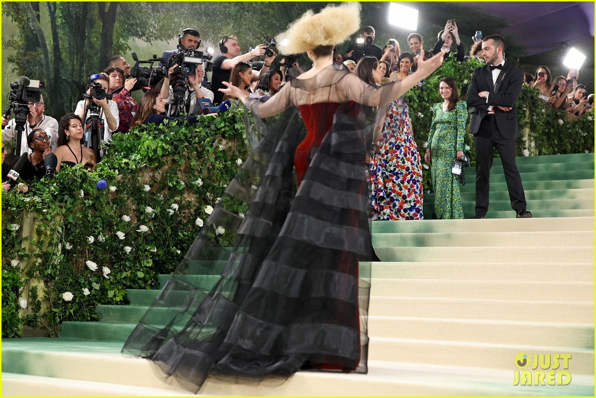 Gwendoline Christie Dazzles in Maison Margiela at Met Gala 2024 Photo