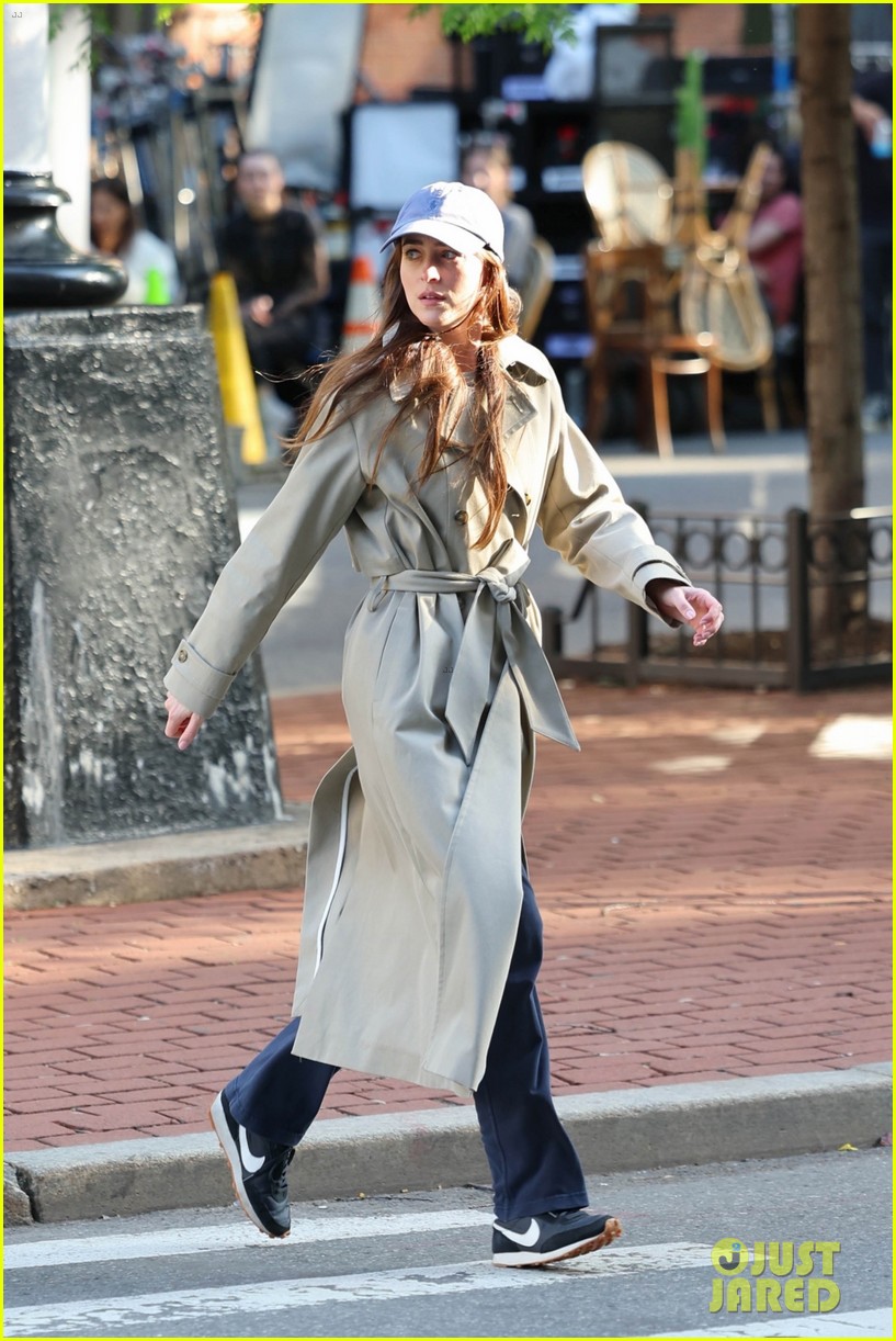Dakota Johnson Sports Trenchcoat & Baseball Hat on 'Materialists' Set in NYC: Photo 5045375 | Dakota Johnson, Materialists Photos - Vimarsana News