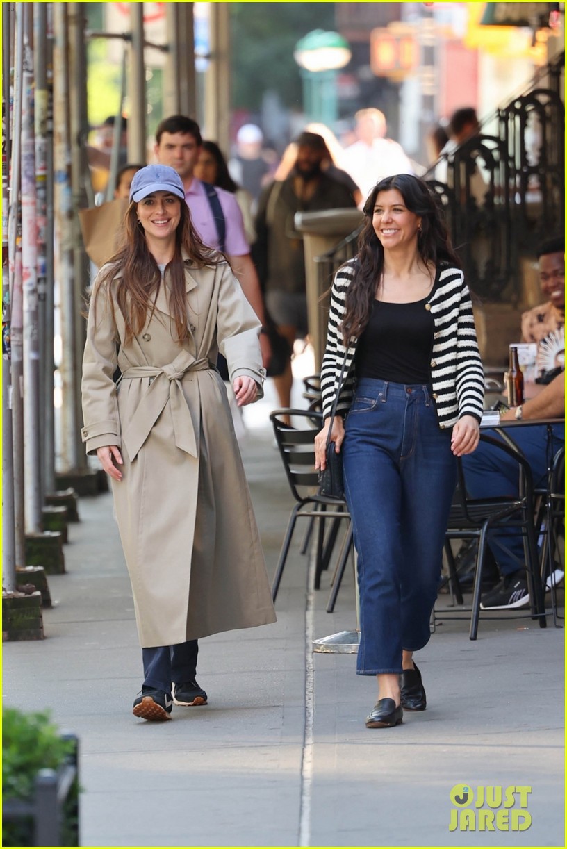 Dakota Johnson Sports Trenchcoat & Baseball Hat on 'Materialists' Set in NYC: Photo 5045378 | Dakota Johnson, Materialists Photos - Vimarsana News
