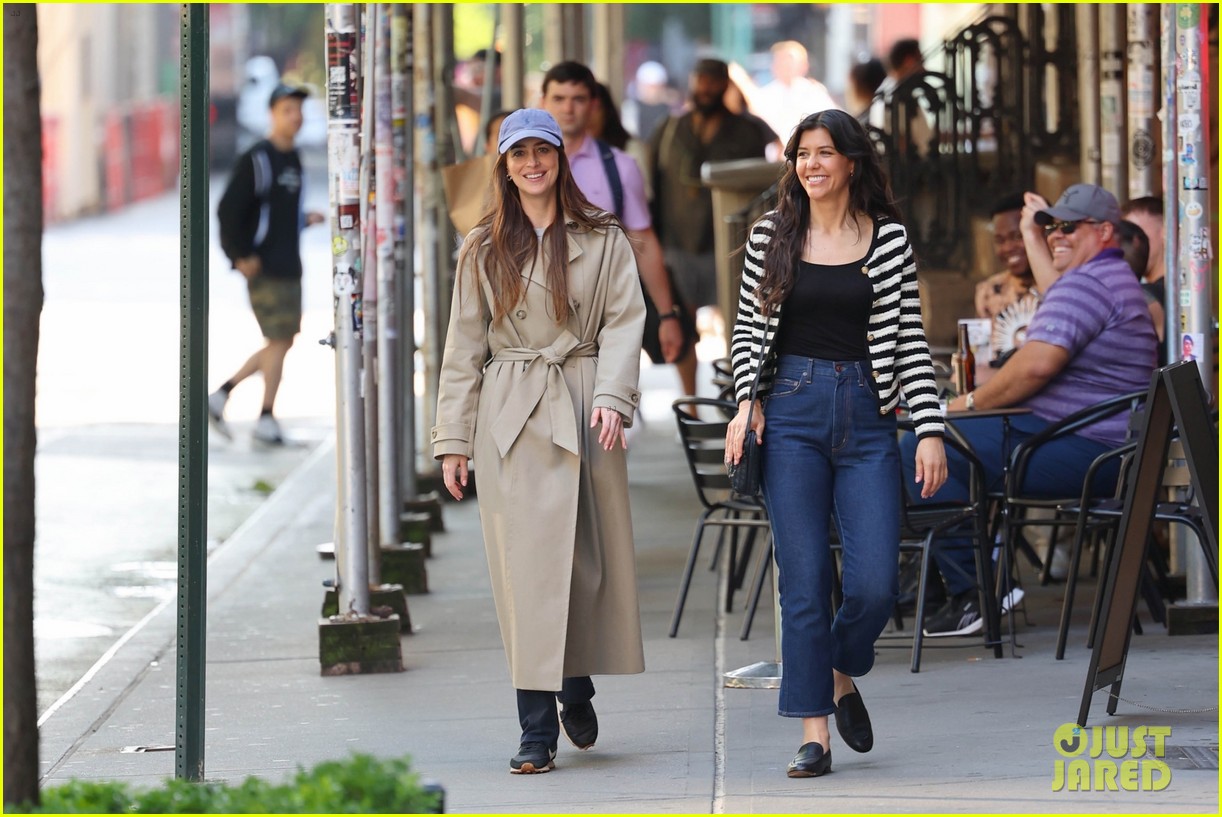 Dakota Johnson Sports Trenchcoat & Baseball Hat on 'Materialists' Set in NYC: Photo 5045383 | Dakota Johnson, Materialists Photos - Vimarsana News