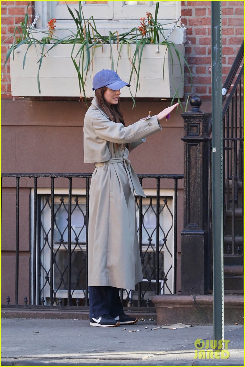 Dakota Johnson Sports Trenchcoat & Baseball Hat on 'Materialists' Set in NYC: Photo 5045388 | Dakota Johnson, Materialists Photos - Vimarsana News